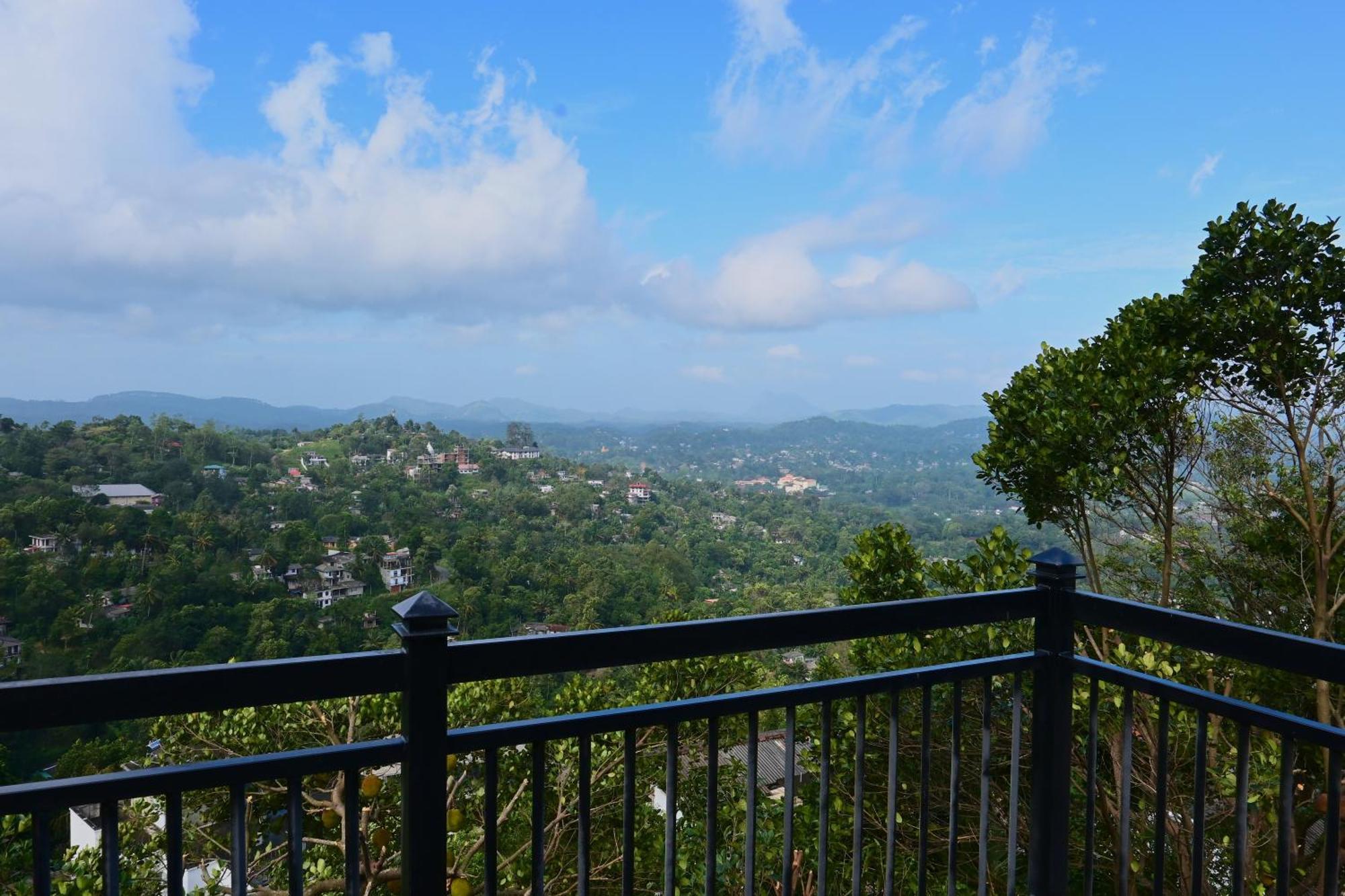 Eye Catch Kandy Hotel Exterior photo